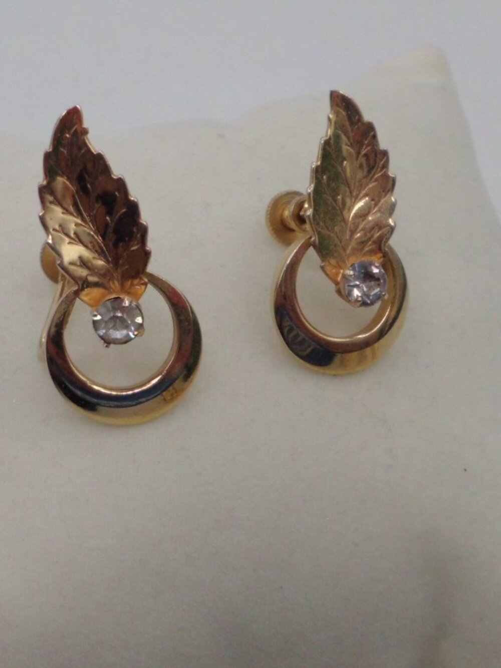 Vtg 1960s Alice Jewelry Co. Gold Tone Screw Back Earrings Pretty